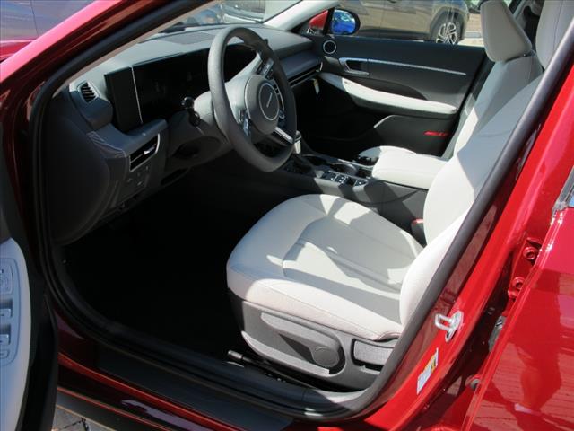 2025 Hyundai SONATA SE