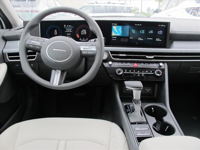 2025 Hyundai SONATA SE