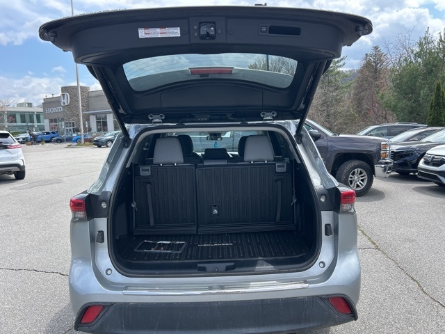 2022 Toyota Highlander LE