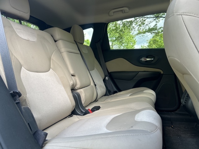 2016 Jeep Cherokee Sport