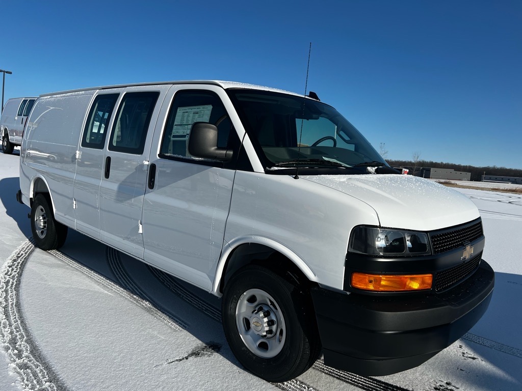 2025 Chevrolet Express 2500