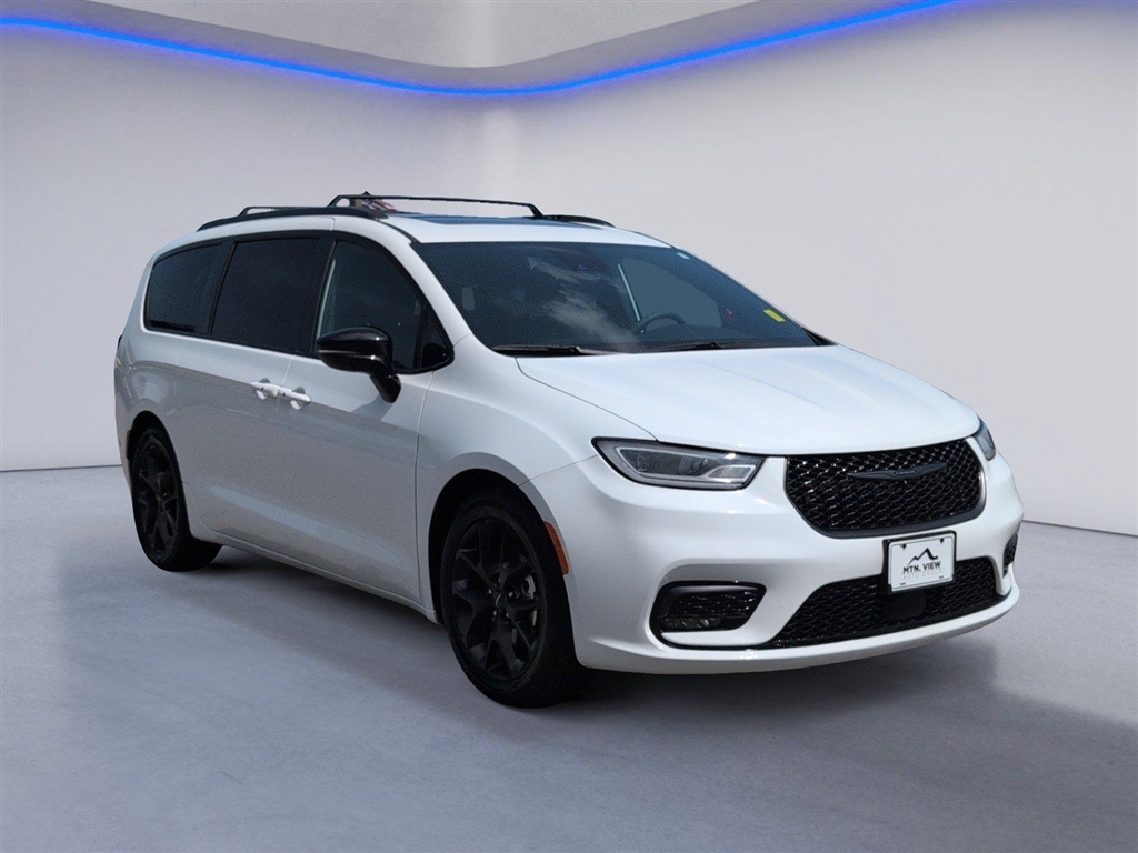 Used 2025 Bright White Clear Coat Chrysler Limited image 10