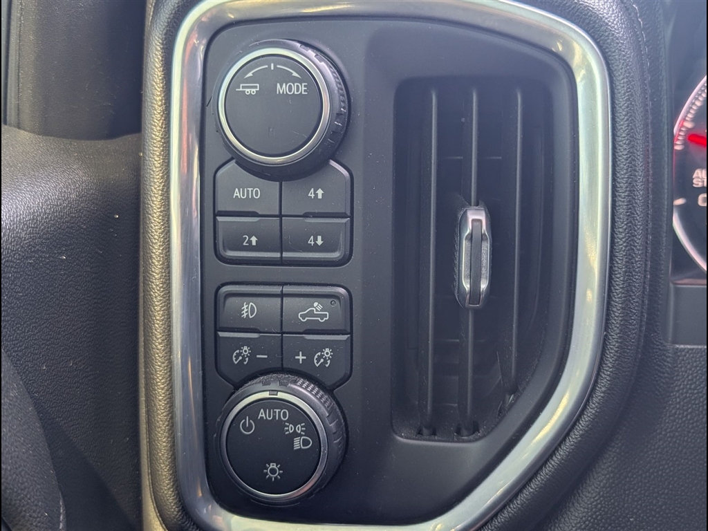 Used 2021 Summit White Chevrolet RST image 10