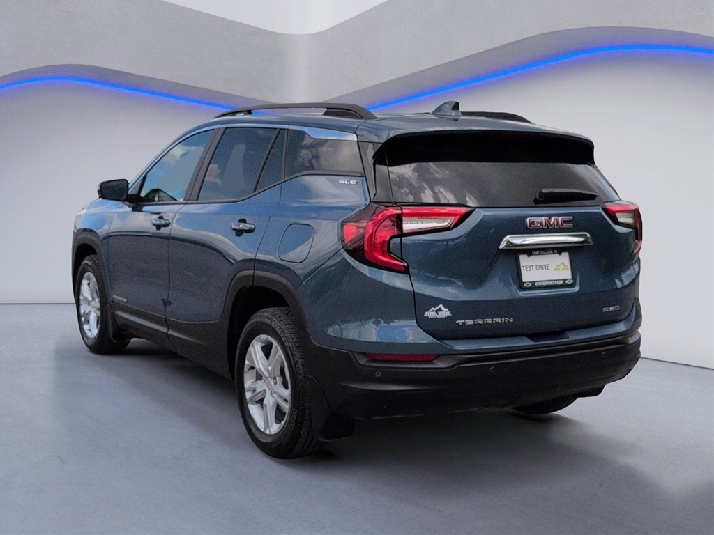 Used 2024 Riptide Blue Metallic GMC SLE image 10