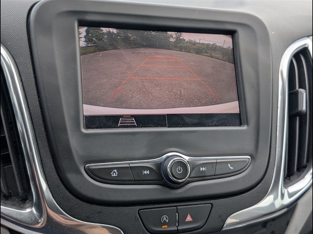 Used 2022 Summit White Chevrolet LT image 10