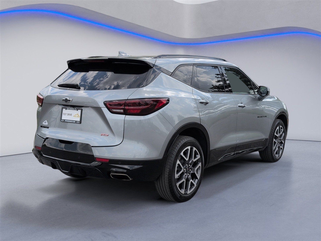 Used 2025 Sterling Gray Metallic Chevrolet RS image 10