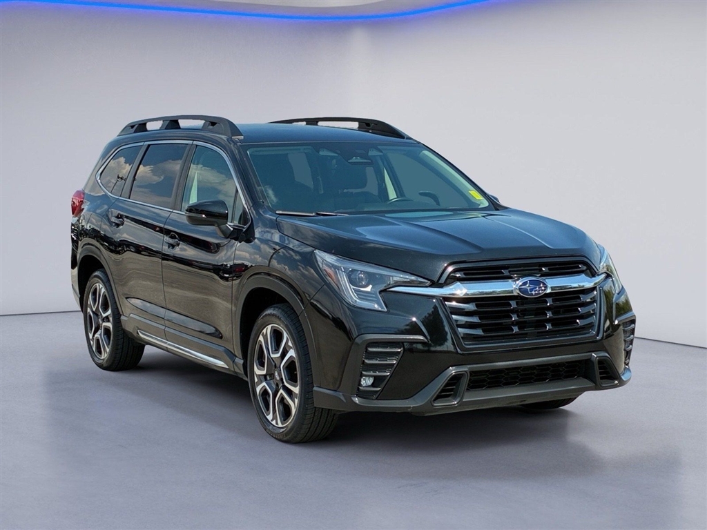 Used 2023 Crystal Black Silica Subaru Limited 7-Passenger image 10