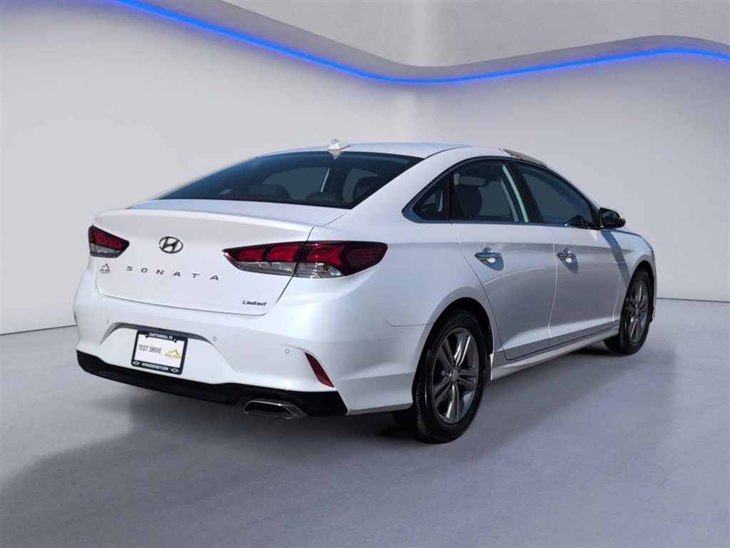 Used 2018 Quartz White Pearl Hyundai Limited image 10