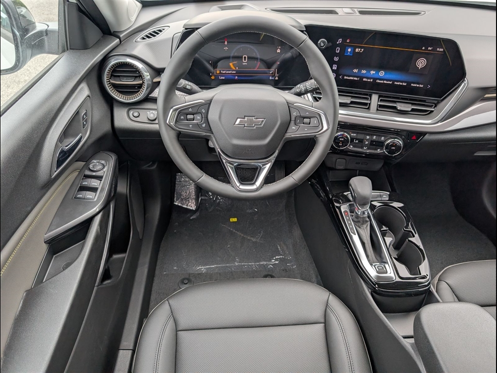 New 2026 Summit White Chevrolet ACTIV image 10