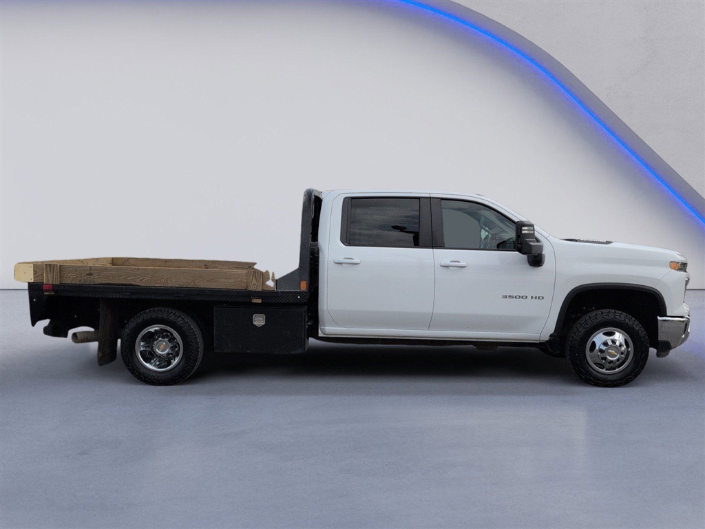 Used 2024 Summit White Chevrolet LT image 11