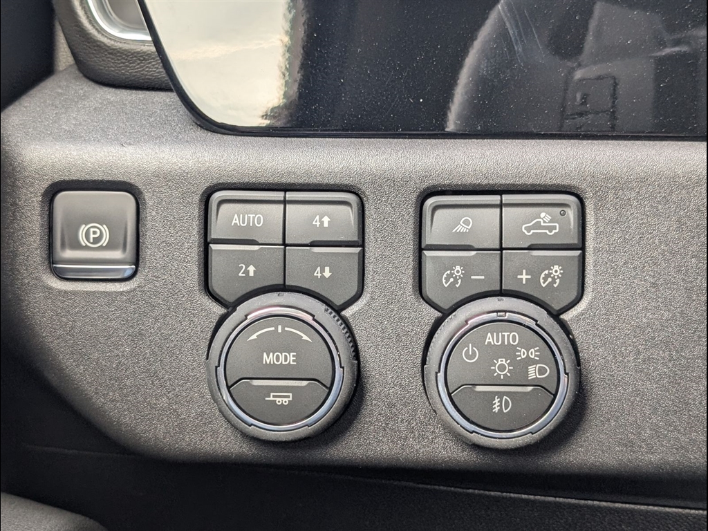 New 2026 Summit White Chevrolet RST image 11