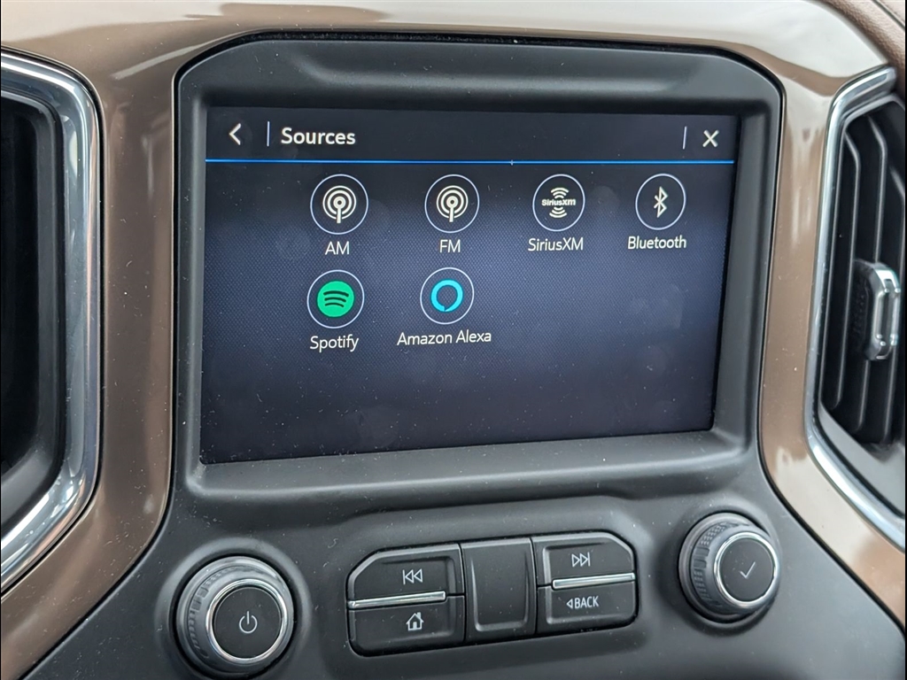 Used 2022 Iridescent Pearl Tricoat Chevrolet High Country image 11