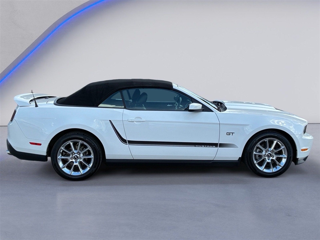 Used 2010 Performance White Clearcoat Ford GT Premium image 11