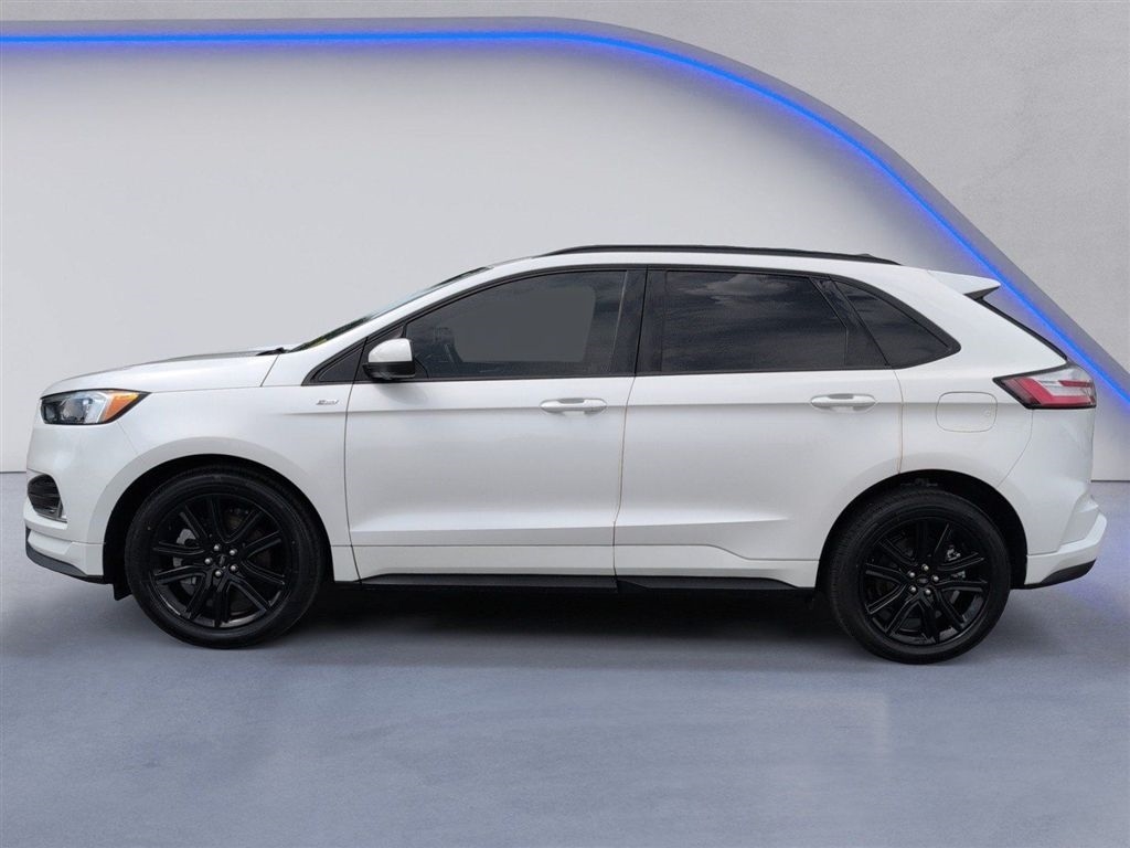 Used 2023 Star White Metallic Tri-Coat Ford ST-Line image 11
