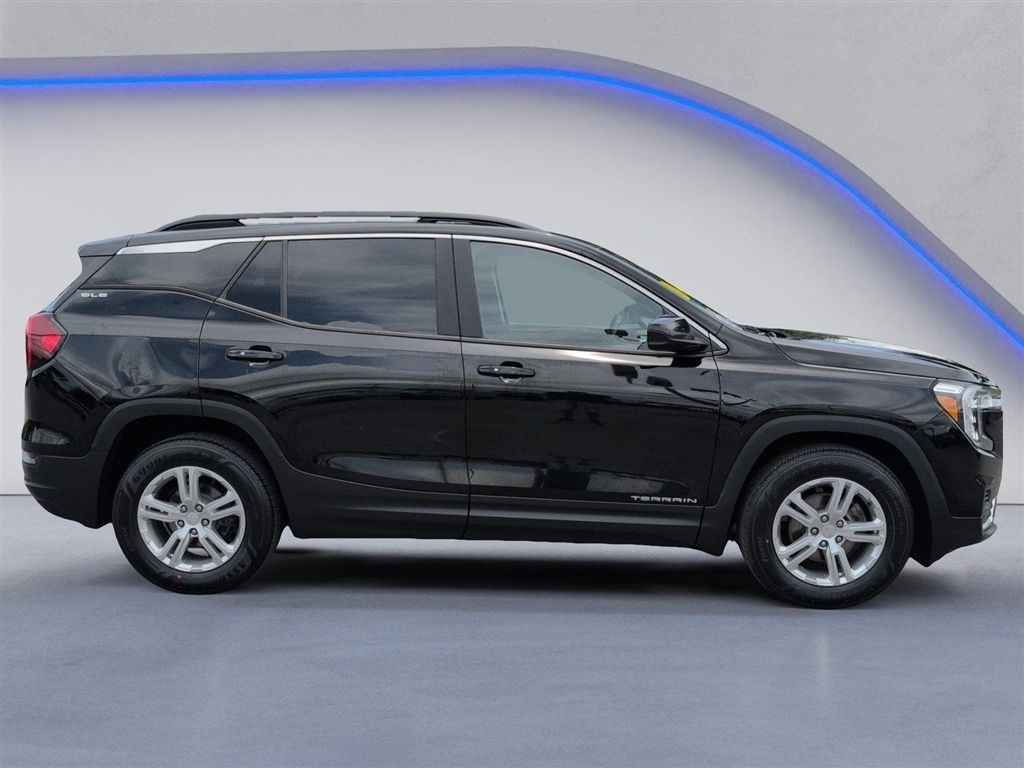 Used 2022 Ebony Twilight Metallic GMC SLE image 11
