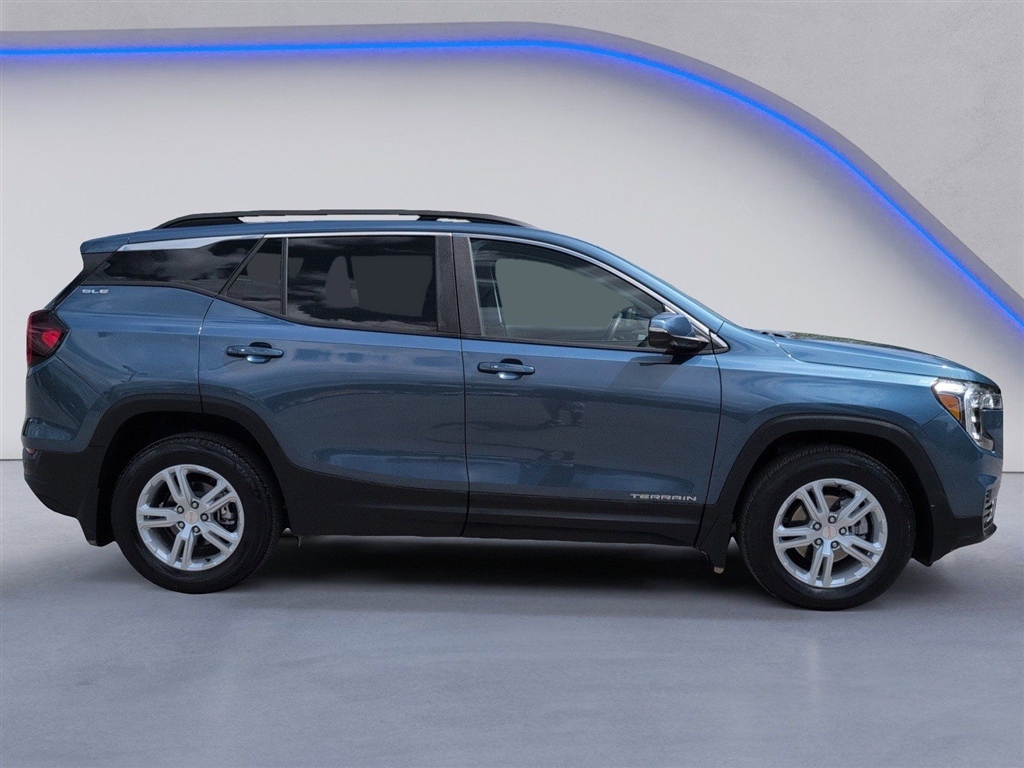 Used 2024 Riptide Blue Metallic GMC SLE image 11