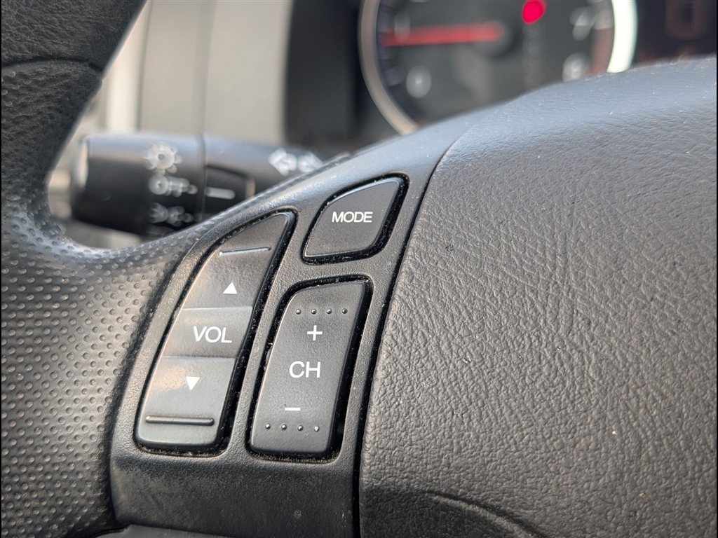 Used 2011 Tango Red Pearl Honda SE image 11