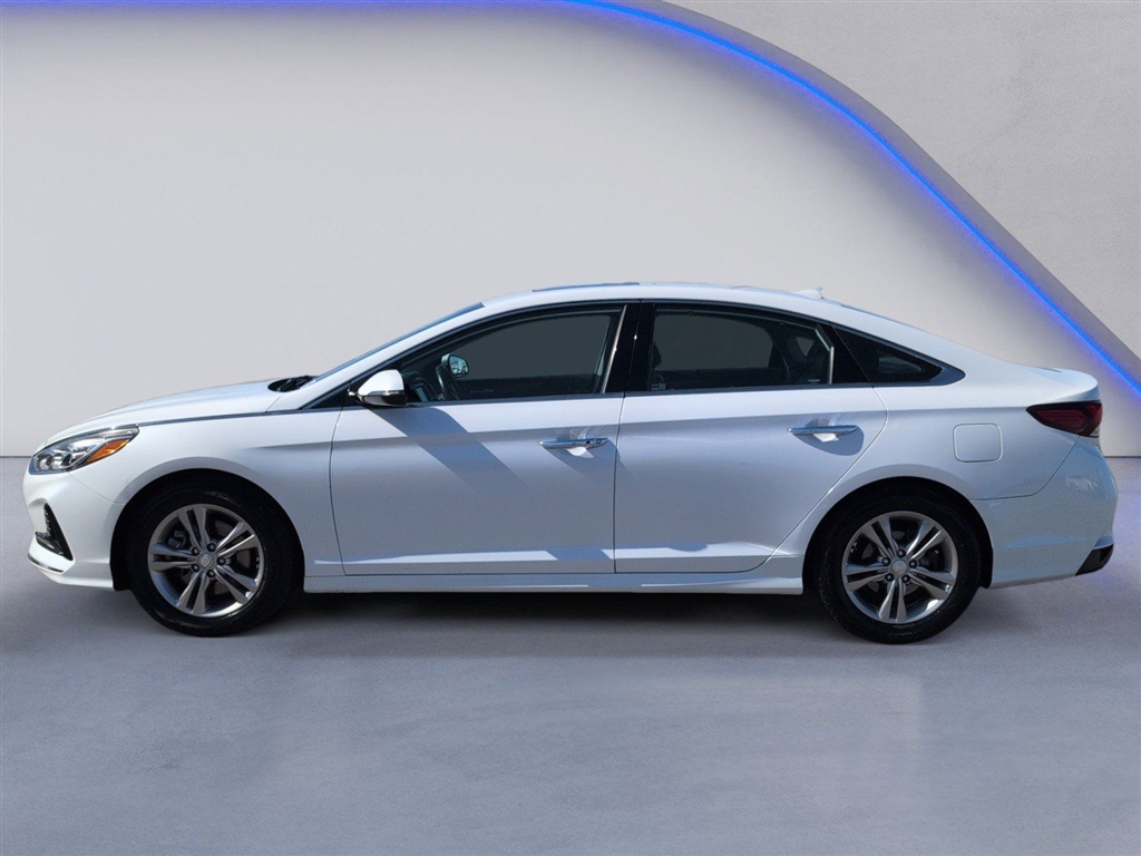 Used 2018 Quartz White Pearl Hyundai Limited image 11