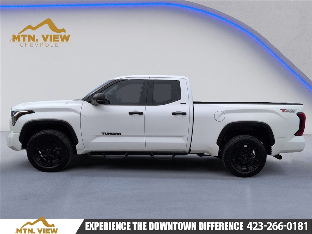 Used 2022 White Toyota SR5 image 11