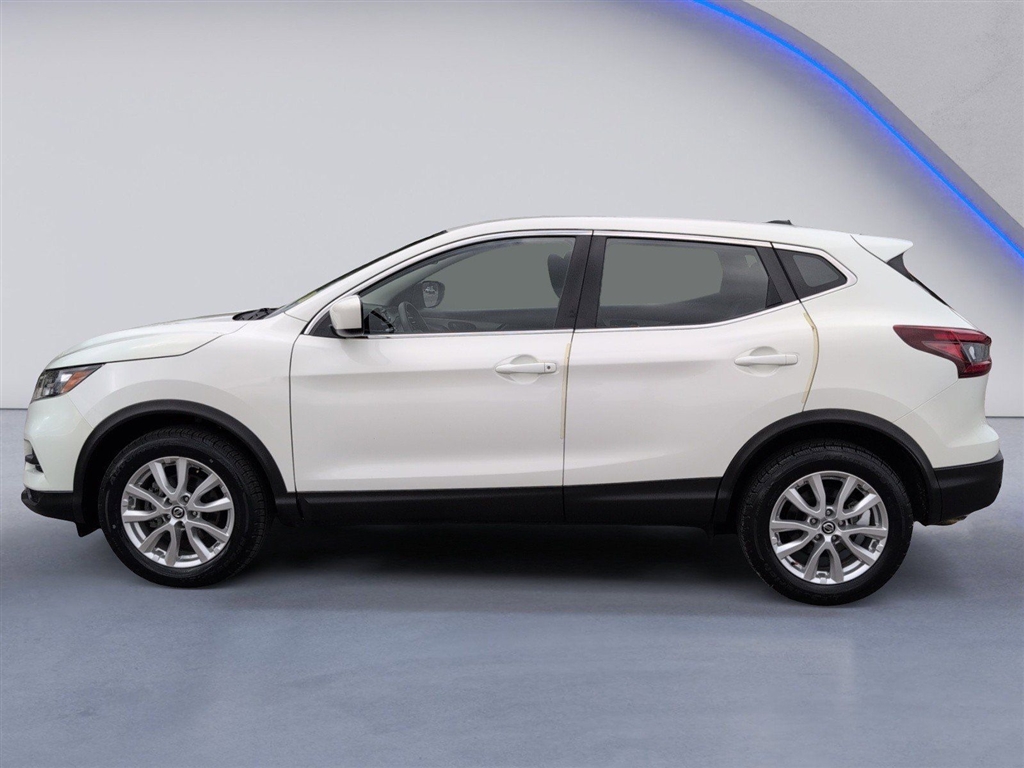 Used 2021 Glacier White Nissan S image 11