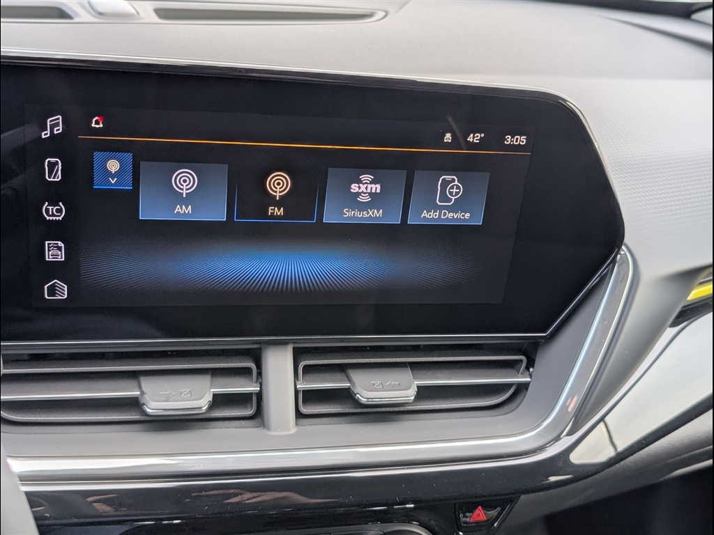 New 2026 Summit White Chevrolet ACTIV image 11