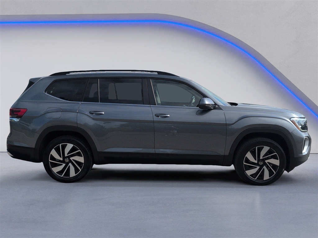 Used 2024 Platinum Gray Metallic Volkswagen SE image 12