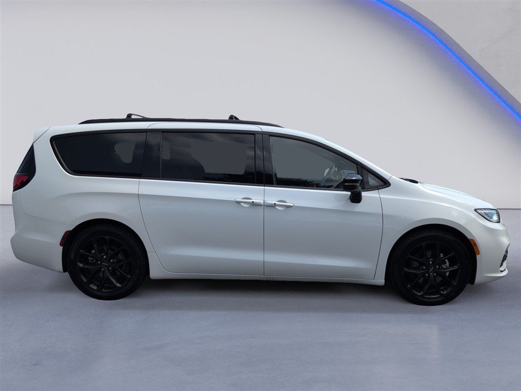 Used 2025 Bright White Clear Coat Chrysler Limited image 12