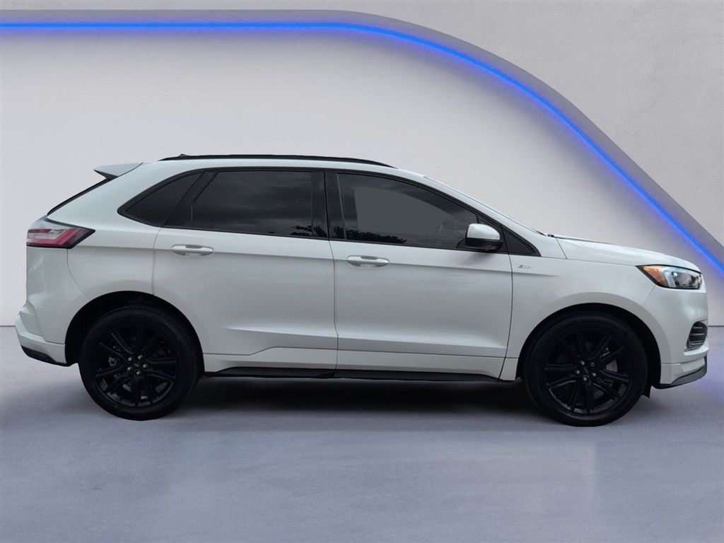 Used 2023 Star White Metallic Tri-Coat Ford ST-Line image 12