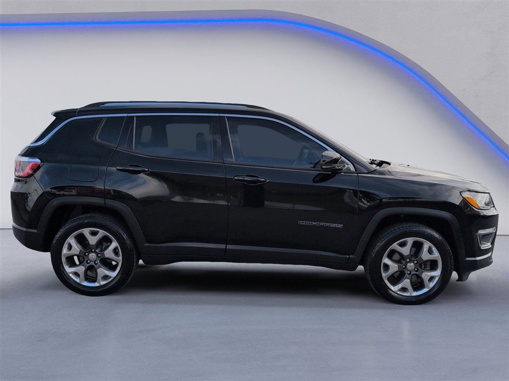 Used 2018 Diamond Black Crystal Pearl Coat Jeep Limited image 12