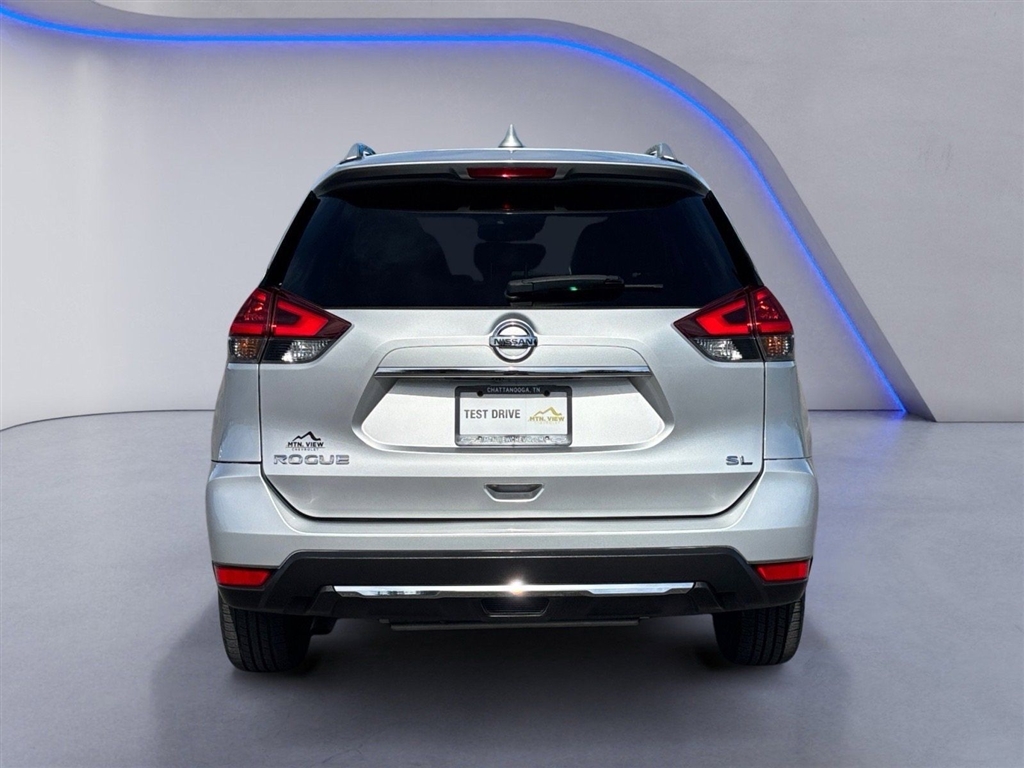 Used 2018 Brilliant Silver Nissan SL image 12