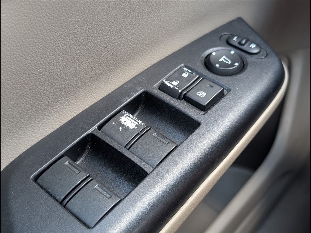 Used 2012 Polished Metal Metallic Honda LX image 13