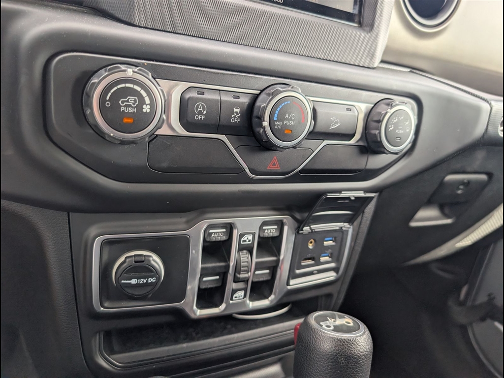 Used 2018 Billet Silver Metallic Clear Coat Jeep Sport S image 13