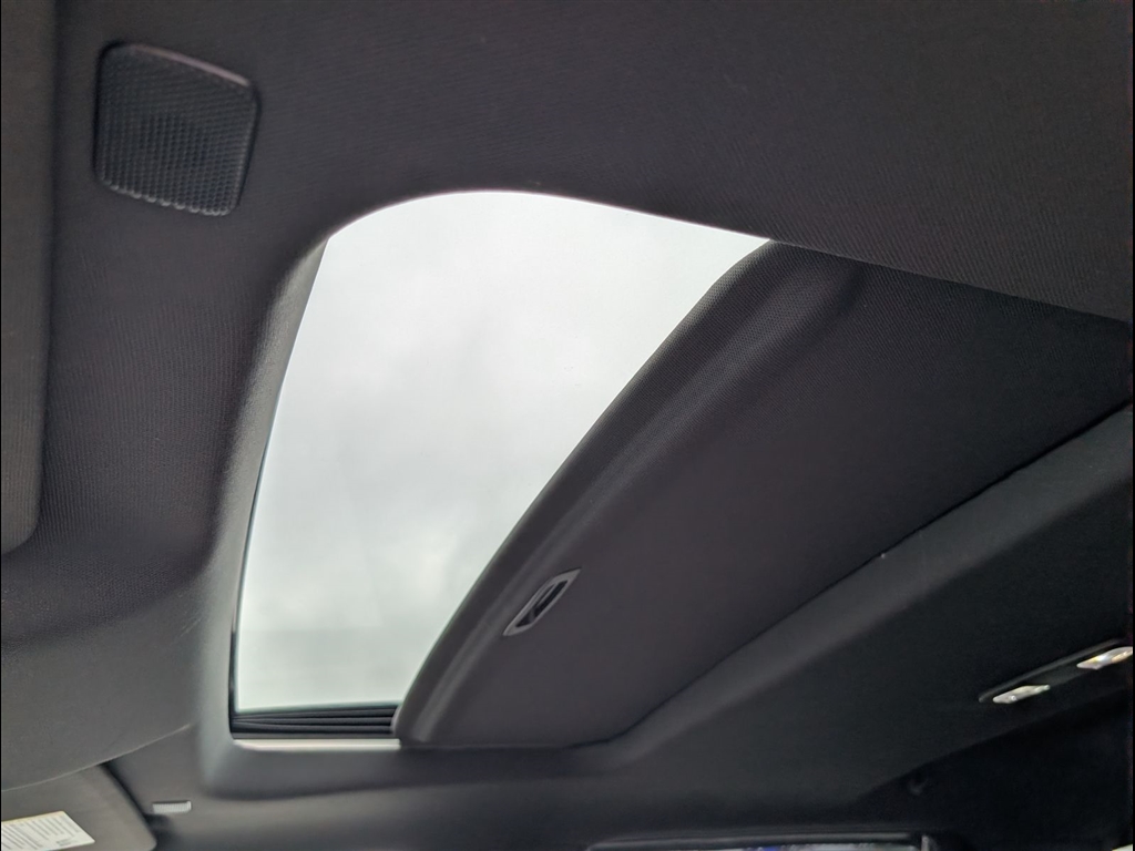 Used 2022 Iridescent Pearl Tricoat Chevrolet High Country image 13