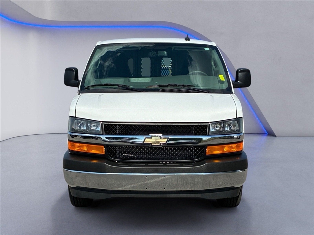 Used 2025 Summit White Chevrolet 2500 image 13