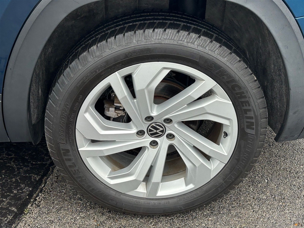 Used 2023 Blue Volkswagen V6 SE image 13