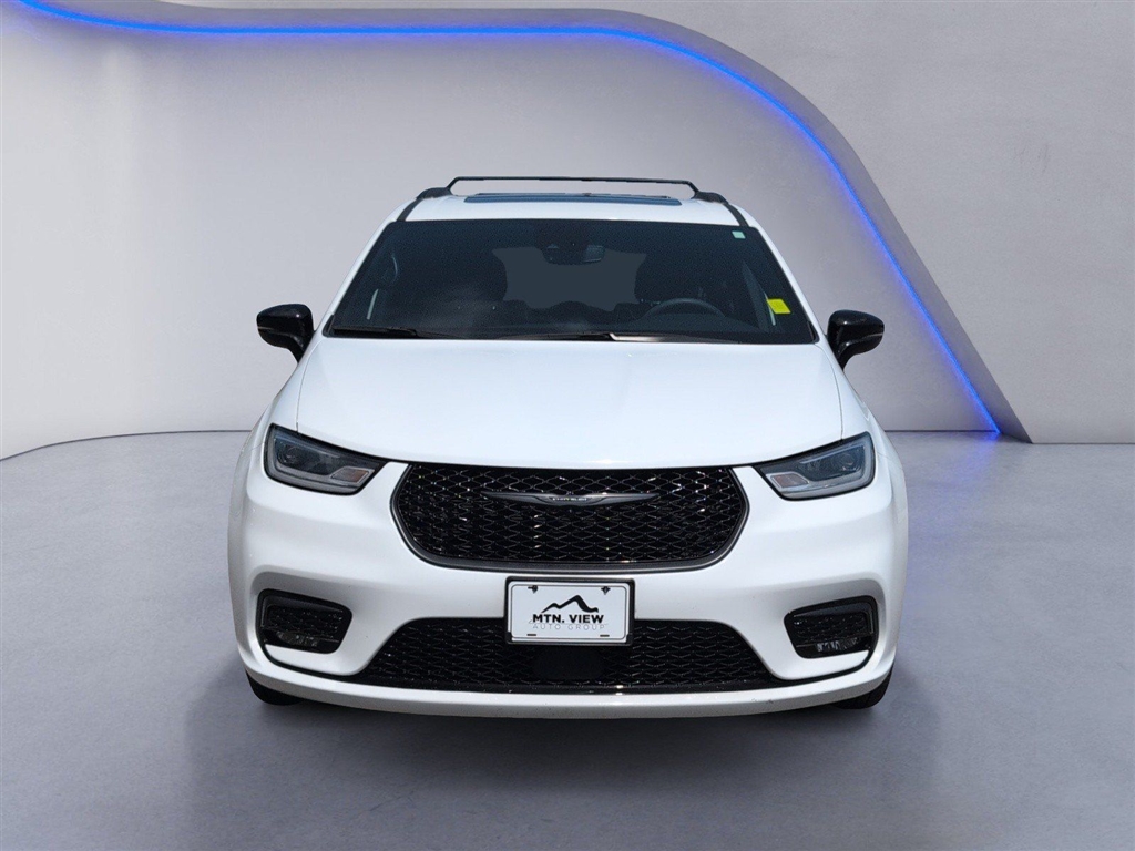 Used 2025 Bright White Clear Coat Chrysler Limited image 13