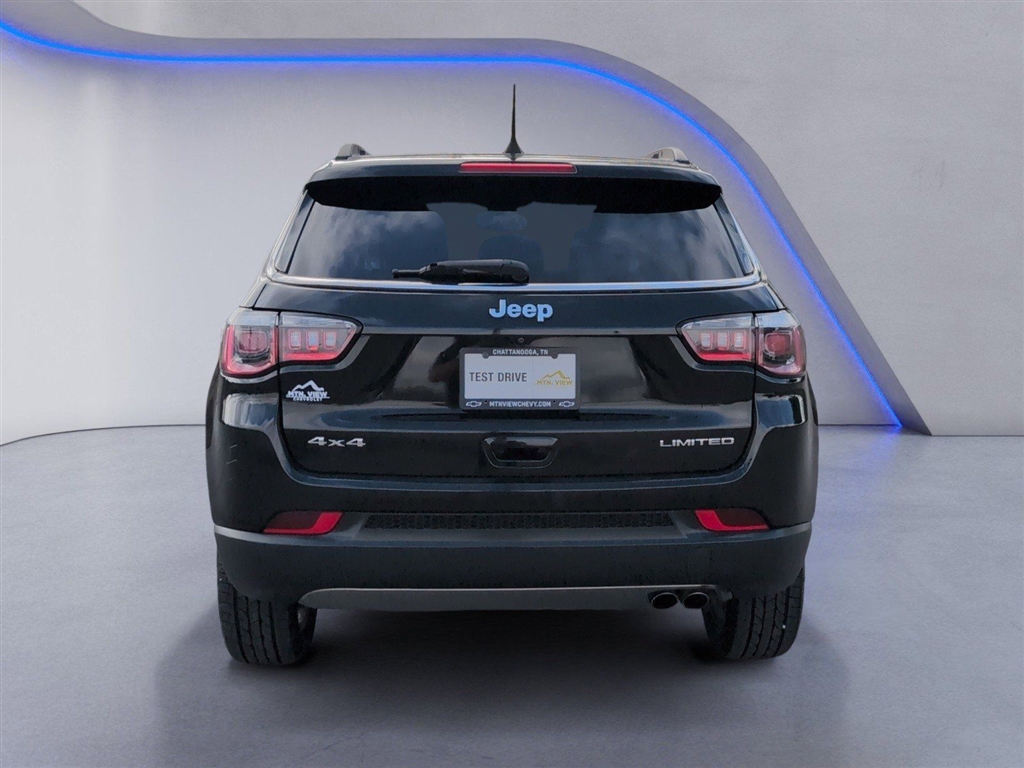 Used 2018 Diamond Black Crystal Pearl Coat Jeep Limited image 13