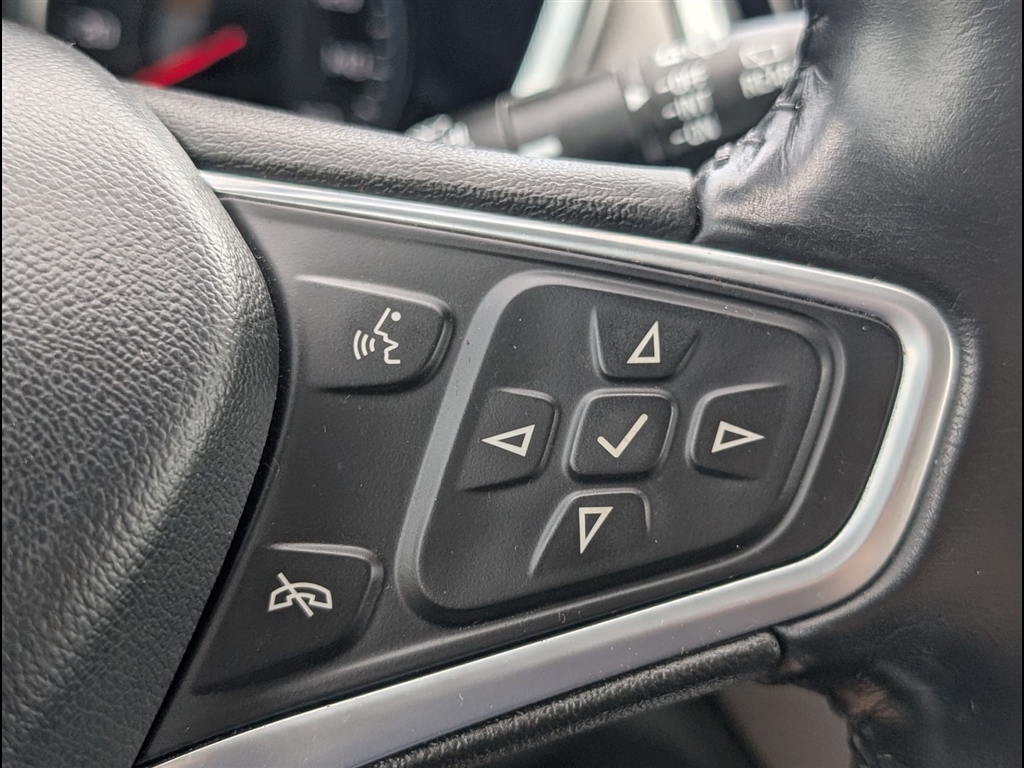 Used 2022 Summit White Chevrolet LT image 13