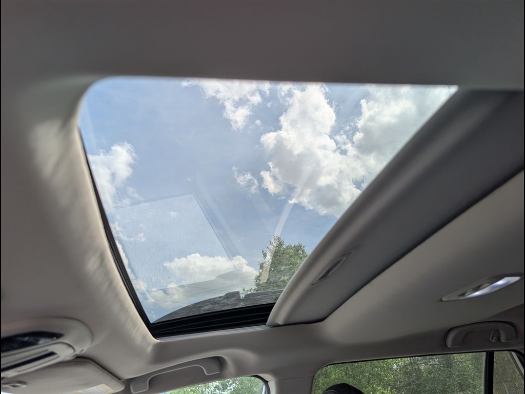 Used 2023 Ice Silver Metallic Subaru Limited image 13