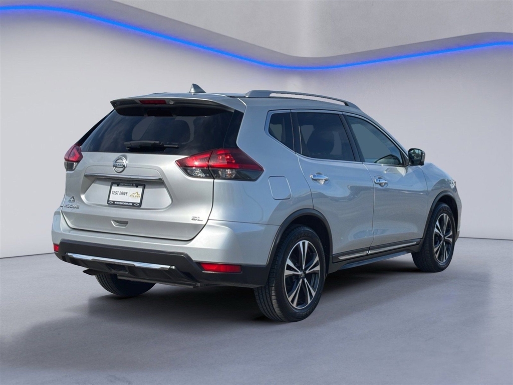 Used 2018 Brilliant Silver Nissan SL image 13