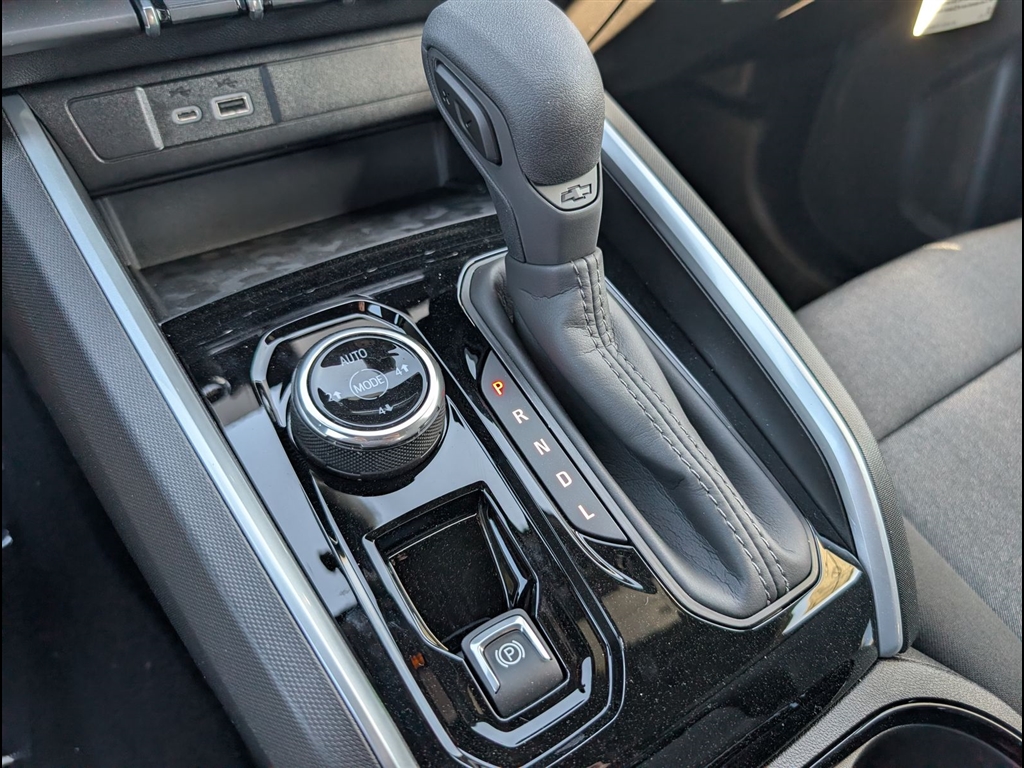 New 2026 Summit White Chevrolet Trail Boss image 14