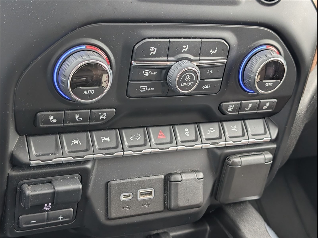 Used 2022 Iridescent Pearl Tricoat Chevrolet High Country image 14