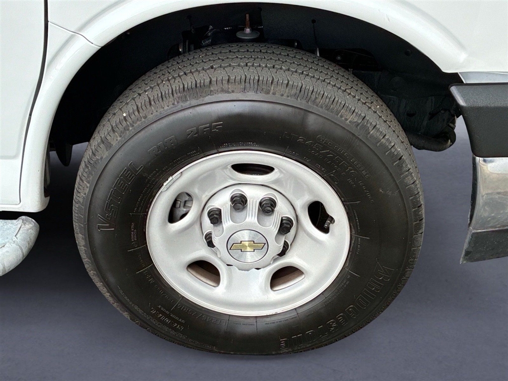 Used 2025 Summit White Chevrolet 2500 image 14