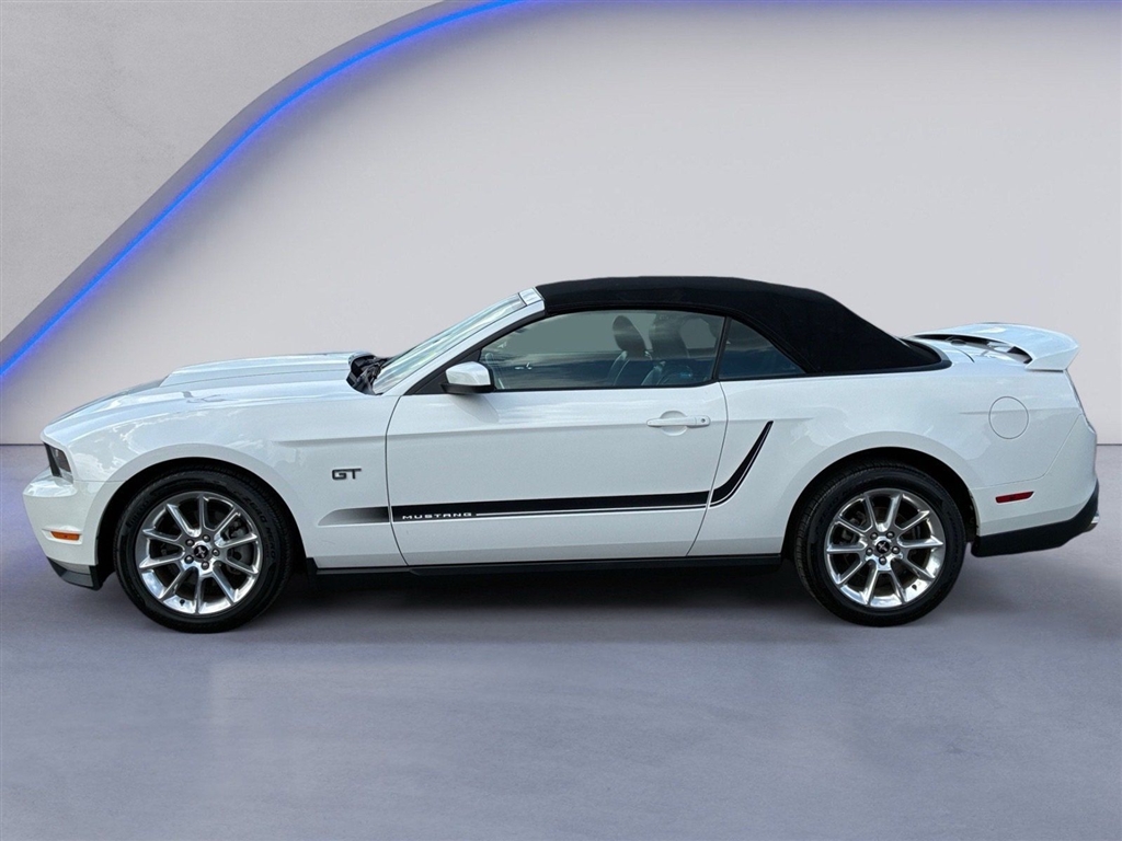 Used 2010 Performance White Clearcoat Ford GT Premium image 14