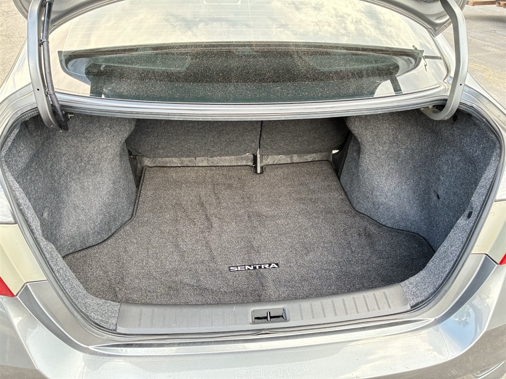 Used 2018 Gun Metallic Nissan SR image 14