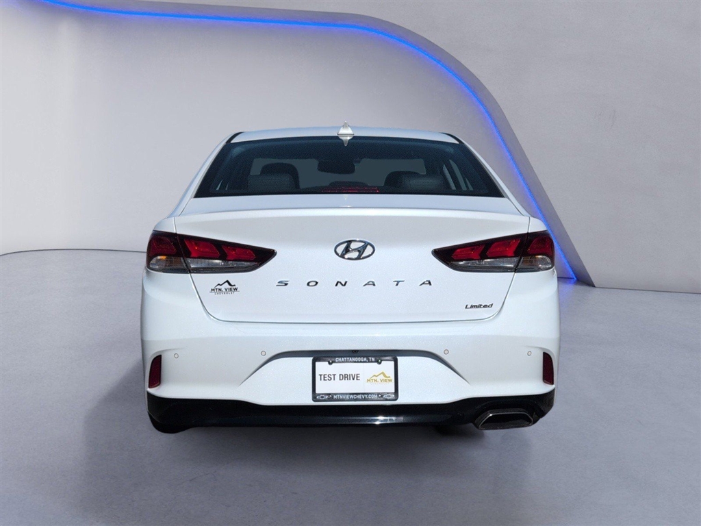 Used 2018 Quartz White Pearl Hyundai Limited image 14
