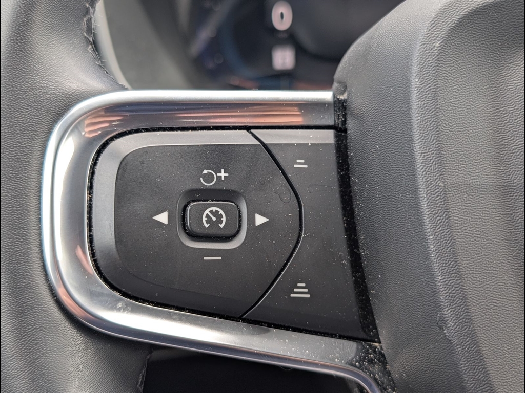 Used 2024 Onyx Black Metallic Volvo B5 Core Bright Theme image 14