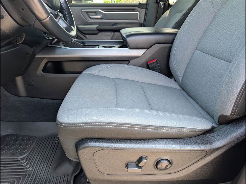 Used 2022 Diamond Black Crystal Pearl Coat RAM Big Horn image 15