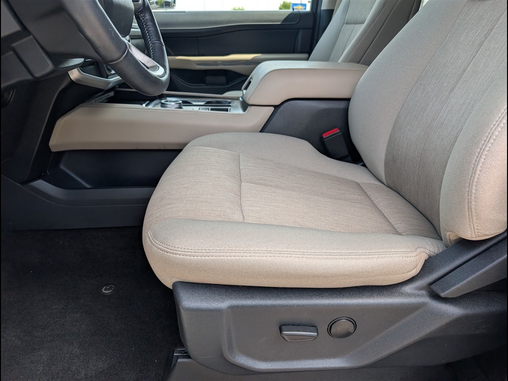 Used 2022 Oxford White Ford XLT image 15