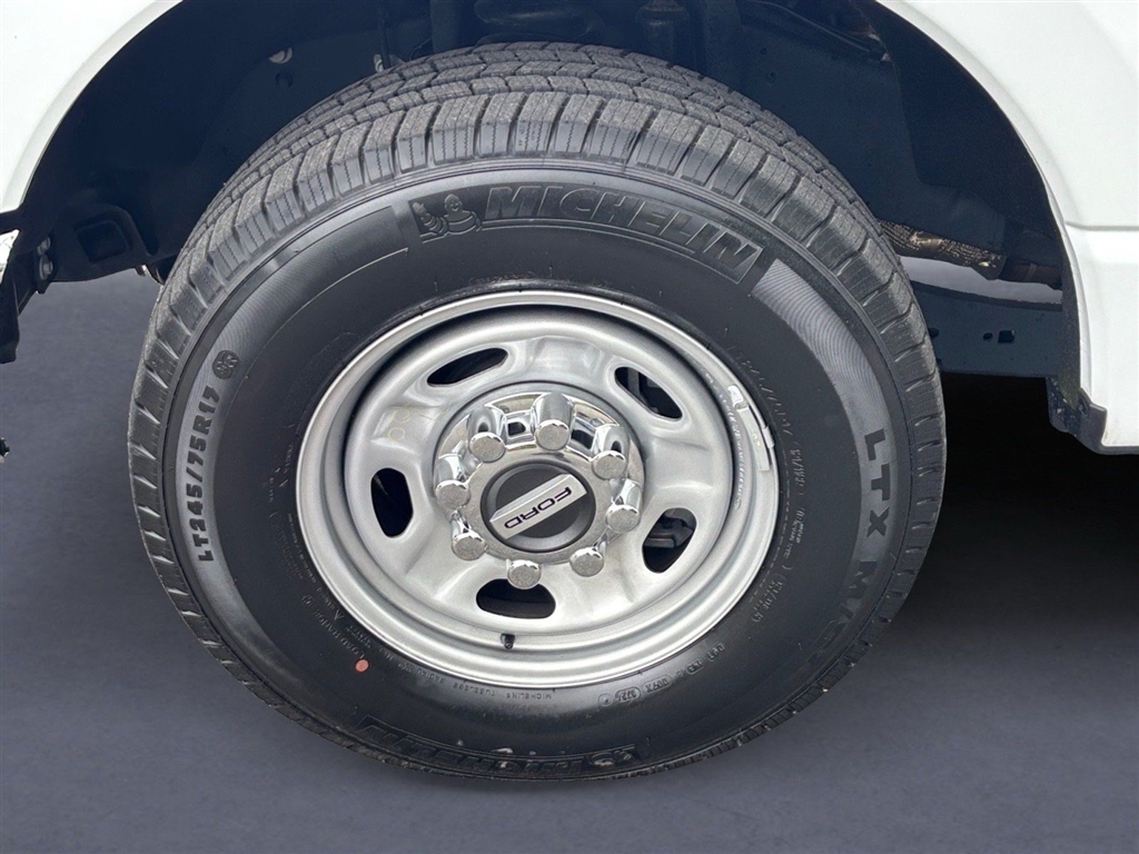 Used 2024 Oxford White Ford XL image 15